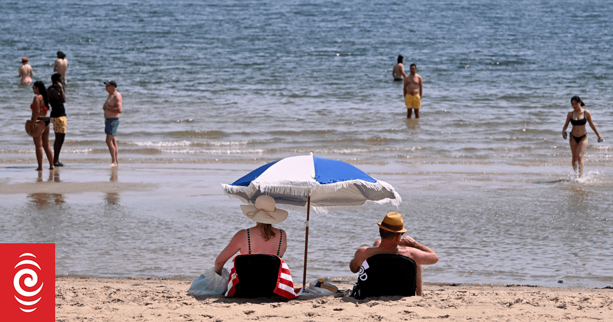 Large parts of Australia to pass 40C as heatwave hits