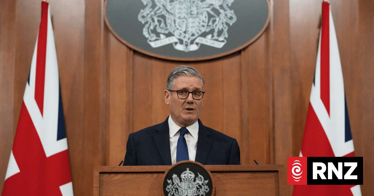 UK Labour MPs urged to roll Starmer