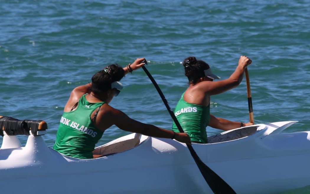 Tough water conditions – Team Cook Islands head out for the starting line in their Open V6 final with a stiff offshore breeze and strong undercurrents making for difficult conditions. Cook Islands claimed the bronze medal, silver was taken out by Fiji and Tahiti mirrored their male counterparts in the same event claiming gold. Samoa were disqualified for a turning flag infringement. 29 November 2023.