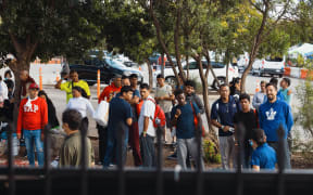SAN ANTONIO, TX - SEPTEMBER 19: Groups of migrants sit outside the Migrant Resource Center on September 19, 2022 in San Antonio, Texas. The City of San Antonio Migrant Resource Center is the place of origin of the two planeloads of mostly Venezuelan migrants who were sent via Florida to Martha's Vineyard in Massachusetts by Florida Gov. Ron DeSantis.   Jordan Vonderhaar/Getty Images/AFP (Photo by Jordan Vonderhaar / GETTY IMAGES NORTH AMERICA / Getty Images via AFP)