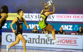 Pulse WA Maddy Gordon during the ANZ Premiership match between the Central Pulse and the Waikato Bay of Plenty Magic, Auckland Netball Centre, Saturday.  05  July 2020.       Photo: Brett Phibbs / www.photosport.nz