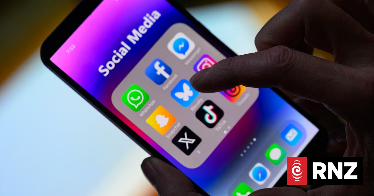 NZ users affected as Facebook, Instagram experience outage