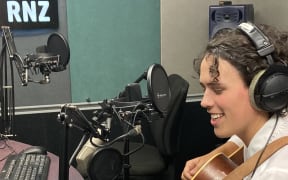 Hannah Everingham playing live in RNZ studio.