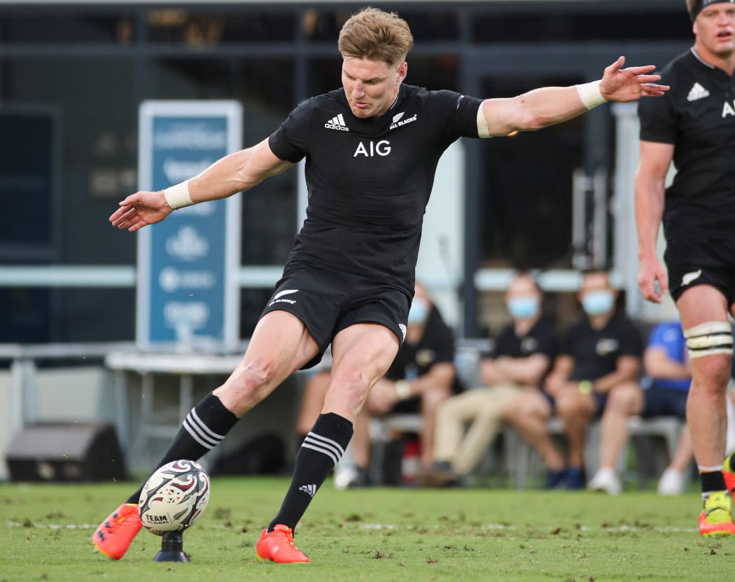 Jordie Barrett takes the winning penalty kick in the All Blacks vs Springboks 100th test