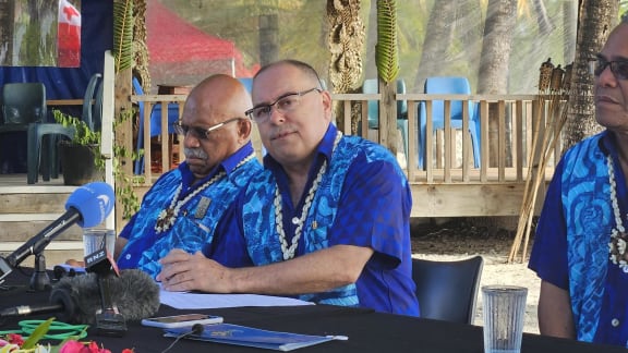 Mark Brown announcing the final outcomes in Aitutaki.