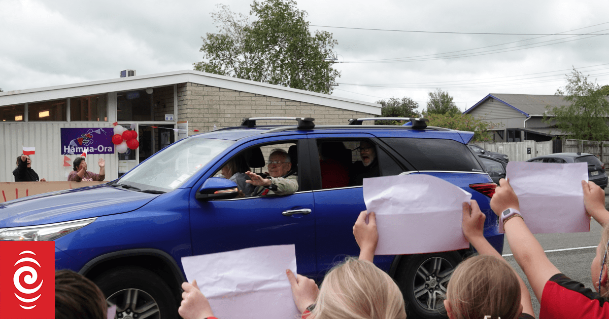 Pahīatua residents line streets in tribute to 'Polish children'