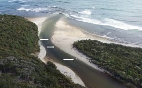 Approximate location of the whitebait nets at the mouth of the Waitutu River.