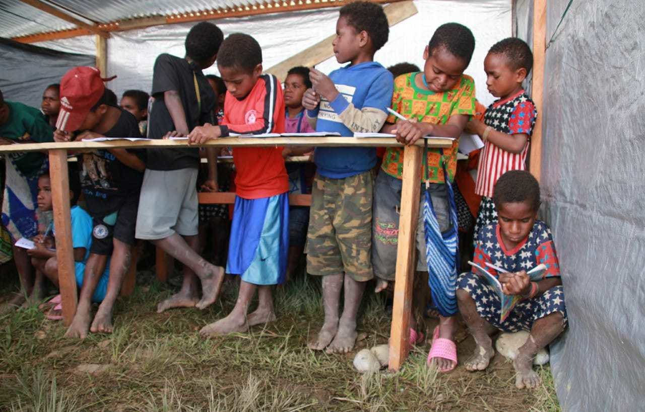 Emergency temporary school for displaced Papuan children in Wamena.
