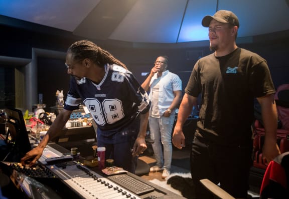 Tom Francis recording with Snoop Dogg