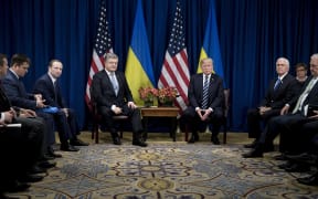 Ukraine's President Petro Poroshenko and US President Donald Trump wait for a meeting at the Palace Hotel during the 72nd United Nations General Assembly September 21, 2017 in New York City. / AFP PHOTO / Brendan Smialowski