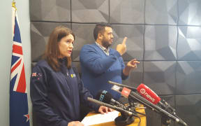 Ministry of Civil Defence and Emergency Management director Sarah Stuart-Black and Alan Wendt from iSign.
