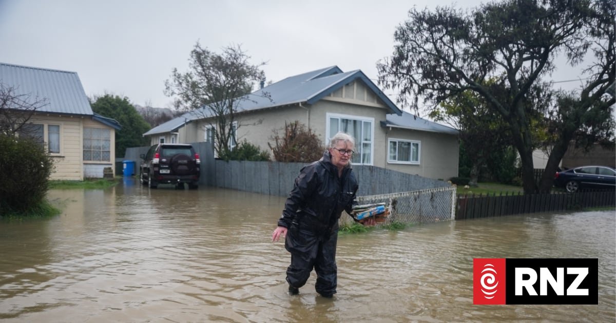 Oamaru woman stuck at house due to flooding after trying to evacuate her blind nephew