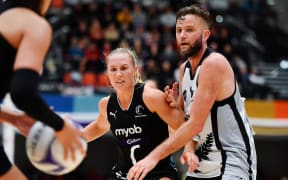 Silver Ferns captain Laura Langman (L) and NZ Men's Jamie Brown (R) in June 2019.