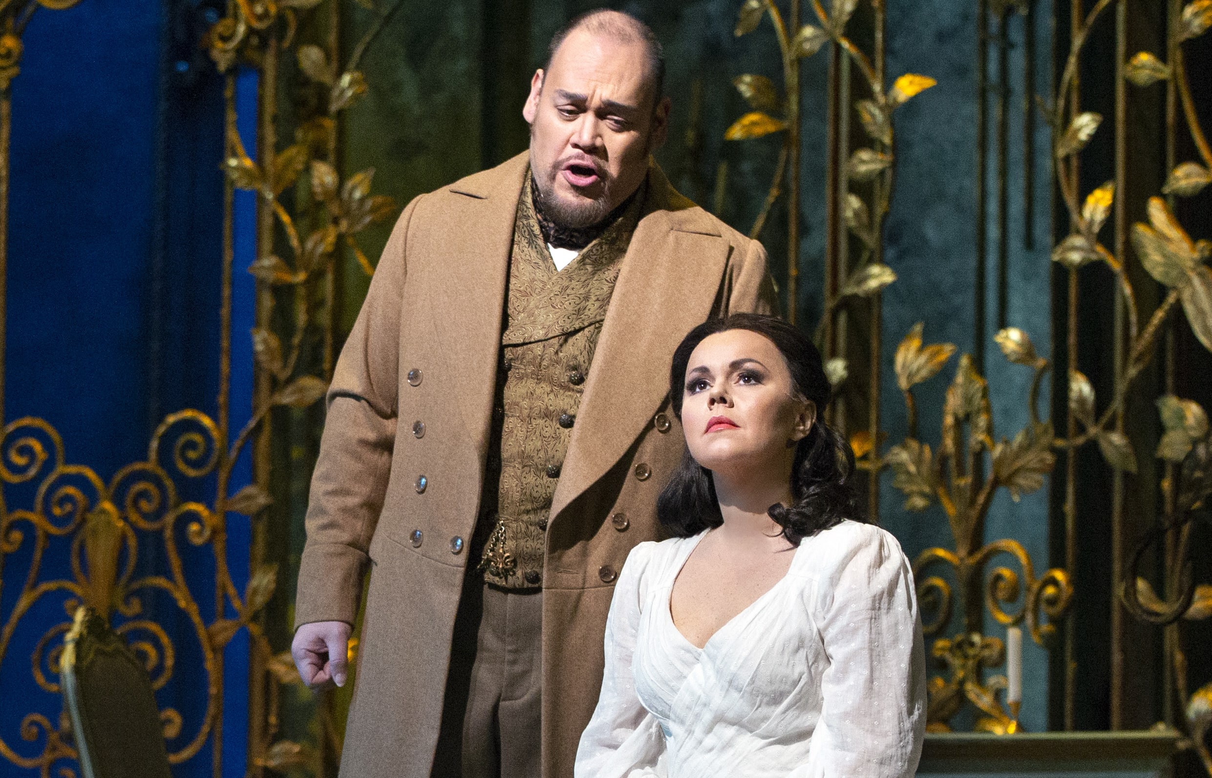 Quinn Kelsey as Germont and Aleksandra Kurzak as Violetta