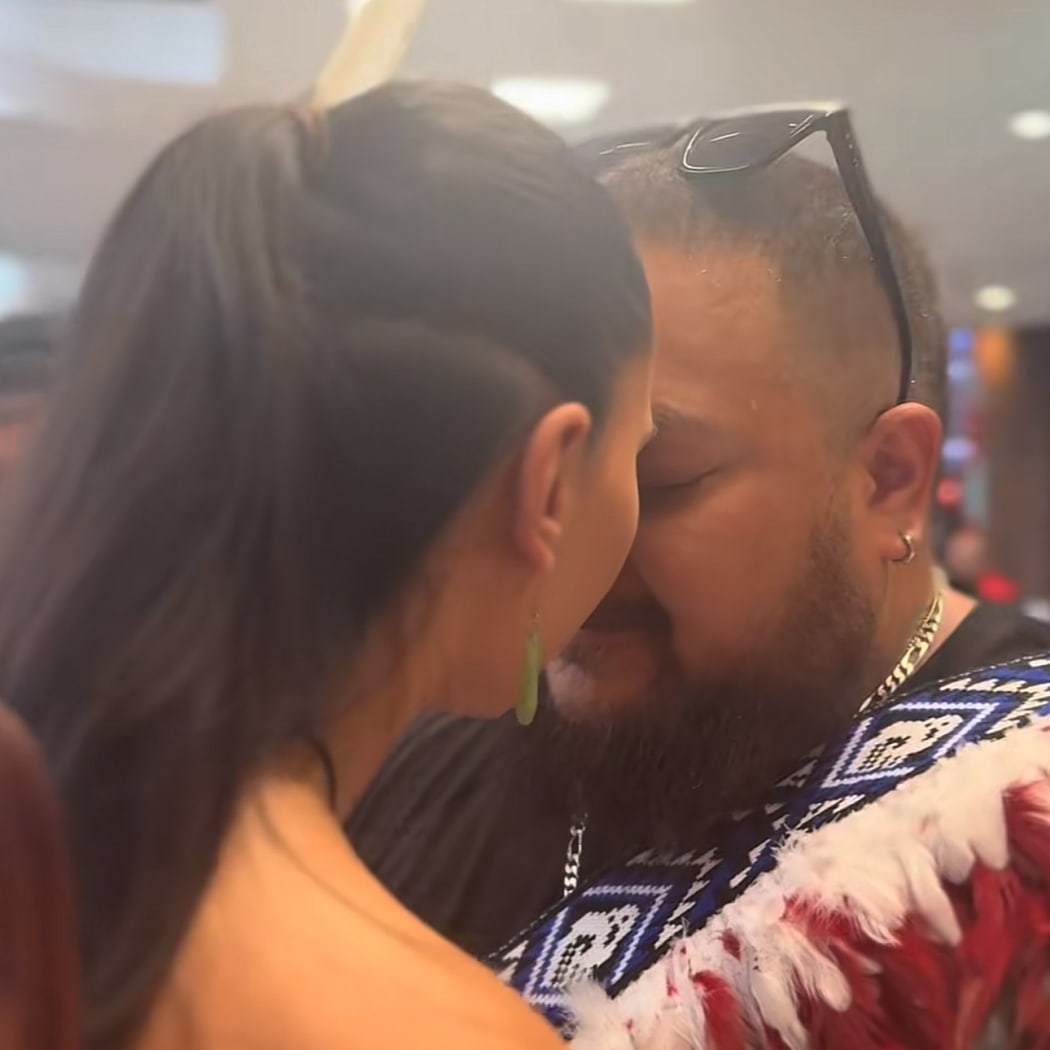 Beloved reggae artist Sprawnbreezie known for his hit waiata 'Fangai Lupe' was welcomed into Aotearoa with a "beautiful" pōwhiri ahead of Eden Festival.