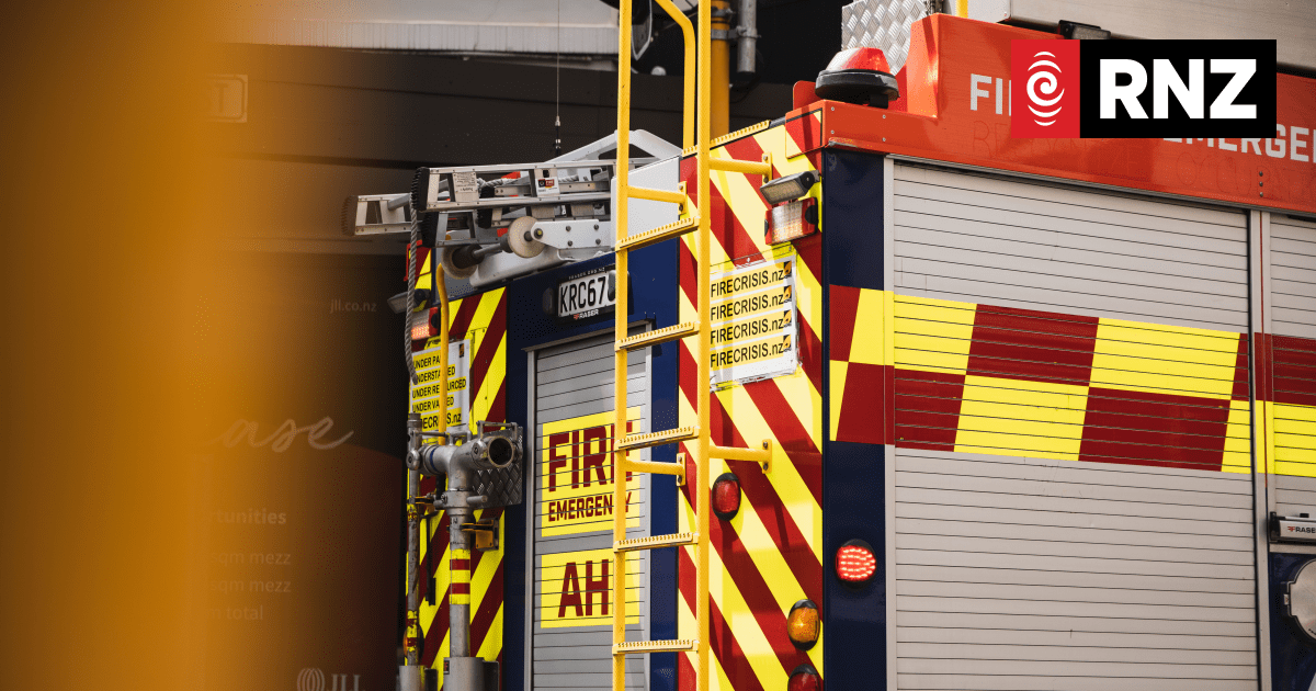 Blaze at abandoned building in Wellington - Vimarsana News