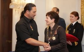 Zane Paki recieves his medal from Dame Patsy Reddy.