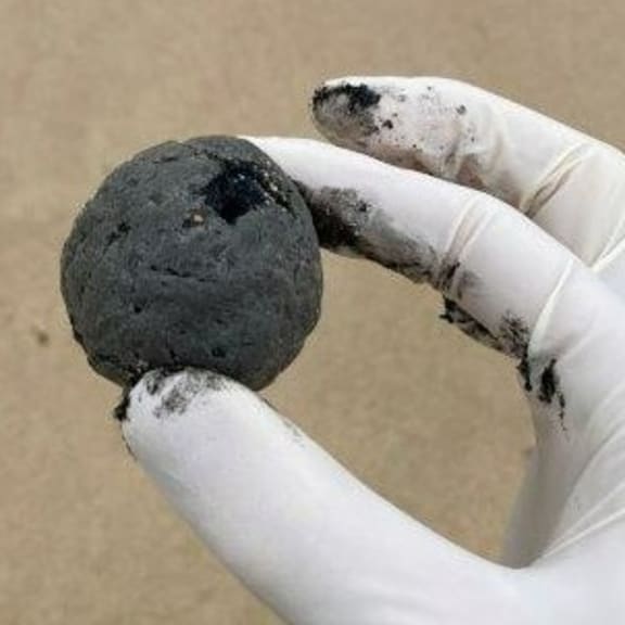 The black balls then surfaced at Clovelly Beach, Gordons Bay and the northern end of Maroubra Beach.