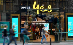 Optus says the review will identify the causes of the outage linked to multiple deaths in Australia.