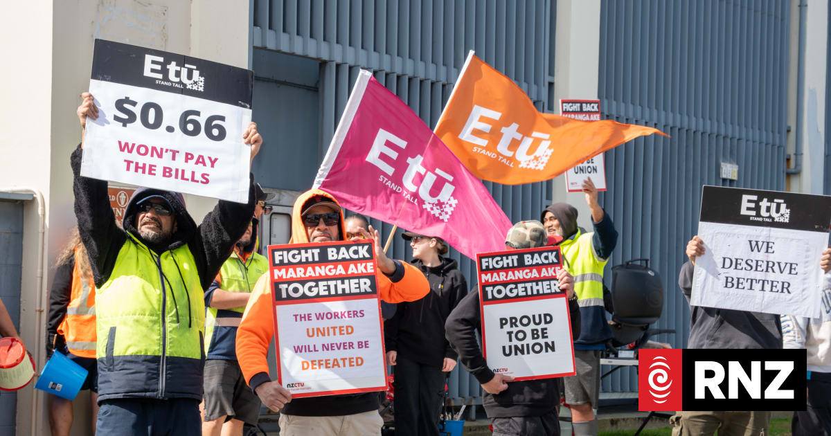 Pact Packing staff strike for living wage
