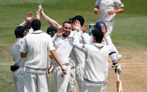 Mark Craig and the team celebrate the wicket of Rangana Herath. Fifth day, second test, ANZ Cricket Test series, New Zealand Black Caps v Sri Lanka, 07 January 2015, Basin Reserve, Wellington, New Zealand.