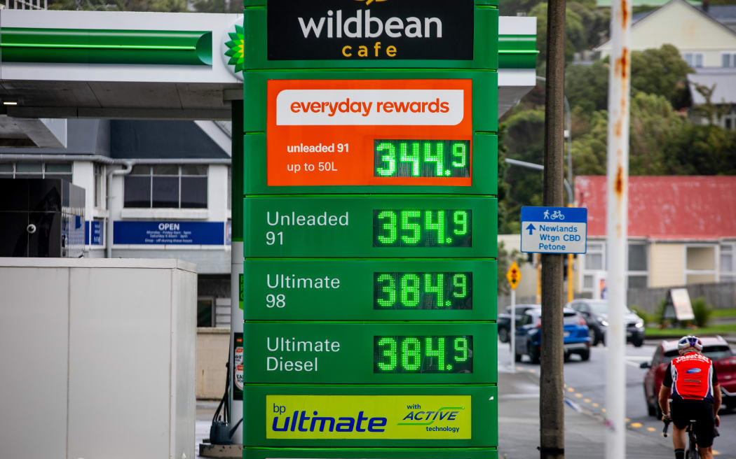 Relief at the petrol pump on the way, fuel industry says | RNZ News