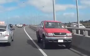 Wrong way driver on Auckland motorway - single use only