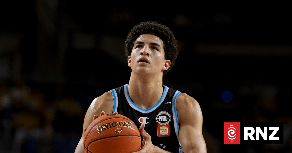 Karim Lopez leads Breakers to upset NBL win over Melbourne