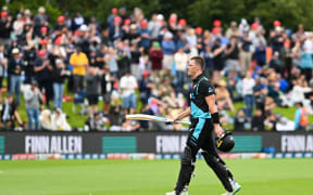 Finn Allen receives a standing ovation as he departs University Oval.
