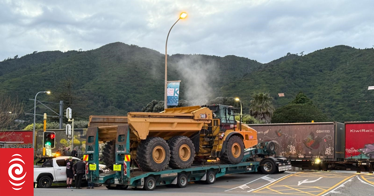 Train-truck collision on Kapiti Coast under investigation