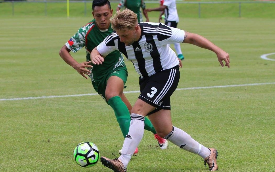 Tupapa Maraerenga (front) lead after the opening round of the OFC Champions League Qualifiers.