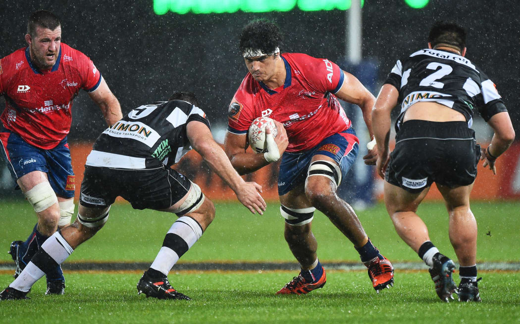 Pari Pari Parkinson on the burst for Tasman.