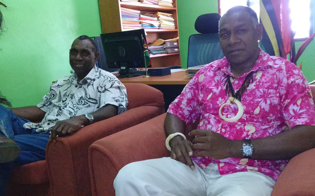 Chief Worwor on the left and the president of the Malfatumauri National Council of Chiefs, Chief Sinimau Tirsupe, on right
