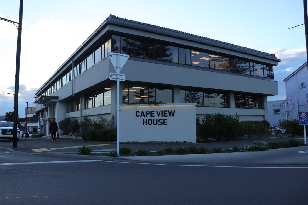 Cape View House on Marine Parade is the current headquarters of the council, including the office of the Mayor.