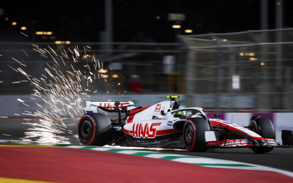 Mich Schumacher crashes at saudi Arabia grand prix 2022.