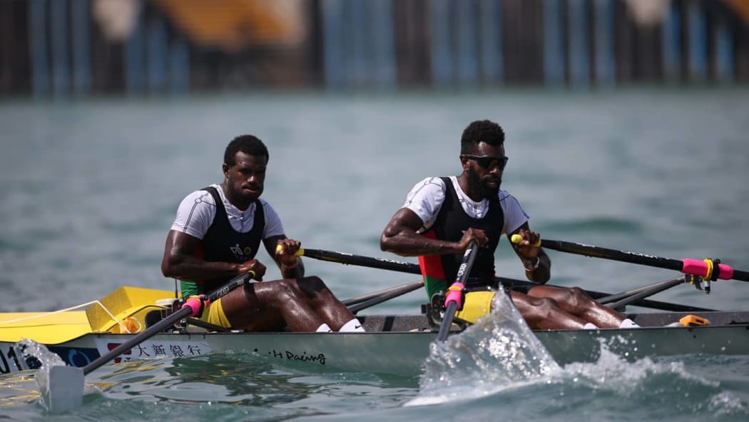 Vanuatu rowers Rillio Rio Rii and Luigi Teilemb.