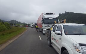 Cars and trucks line up as drivers wait for the all clear to go through the inland route to Kaikoura 30 November.
