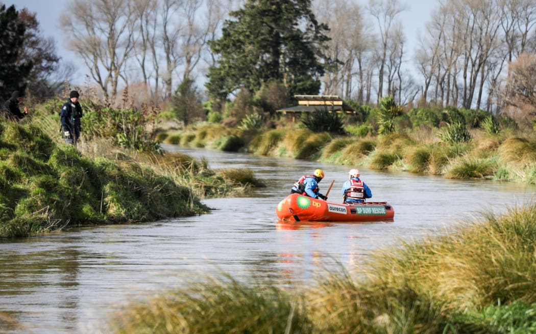 Police continue to search for missing Christchurch woman Yanfei Bao who has not been seen since 19 July. On 26 July, the dive squad were called in to start searching Halswell River.