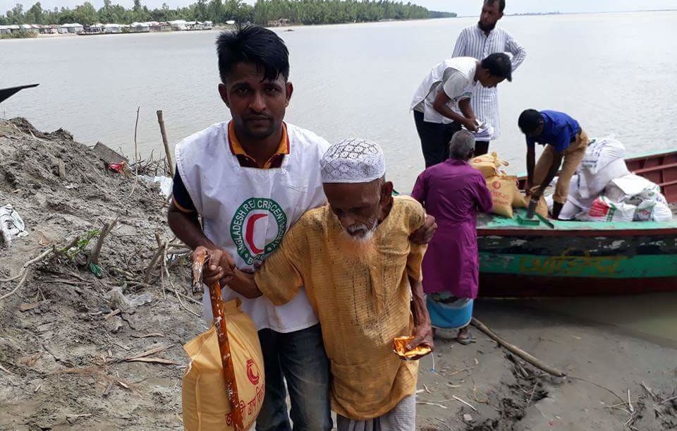 The Bangladesh Red Crescent Society distributes rice, dal, oil and semolina to about 650 people in a flood-affected area near Sirajganj on 27 August, 2017.