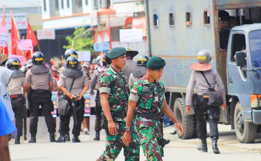 Indonesian authorities did not give permission to the KNPB to hold a demonstration, so police and military forces blocked the procession of demonstrators who aimed to petition the Papuan Legislative Council.