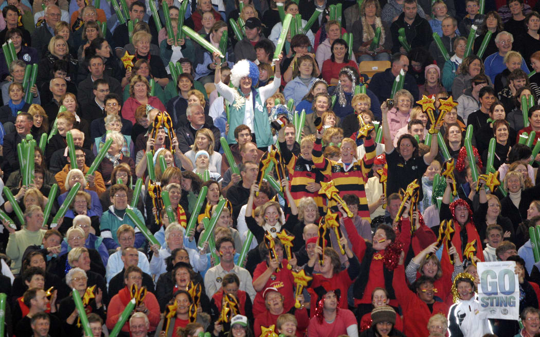 The crowds are evenly devided during the National Bank Cup Netball Final between the Waikato Magic and Southern Sting played at Invercargill, New Zealand, on Friday 10 June, 2005. Magic won the game 65-39. Photo: PHOTOSPORT


126422
