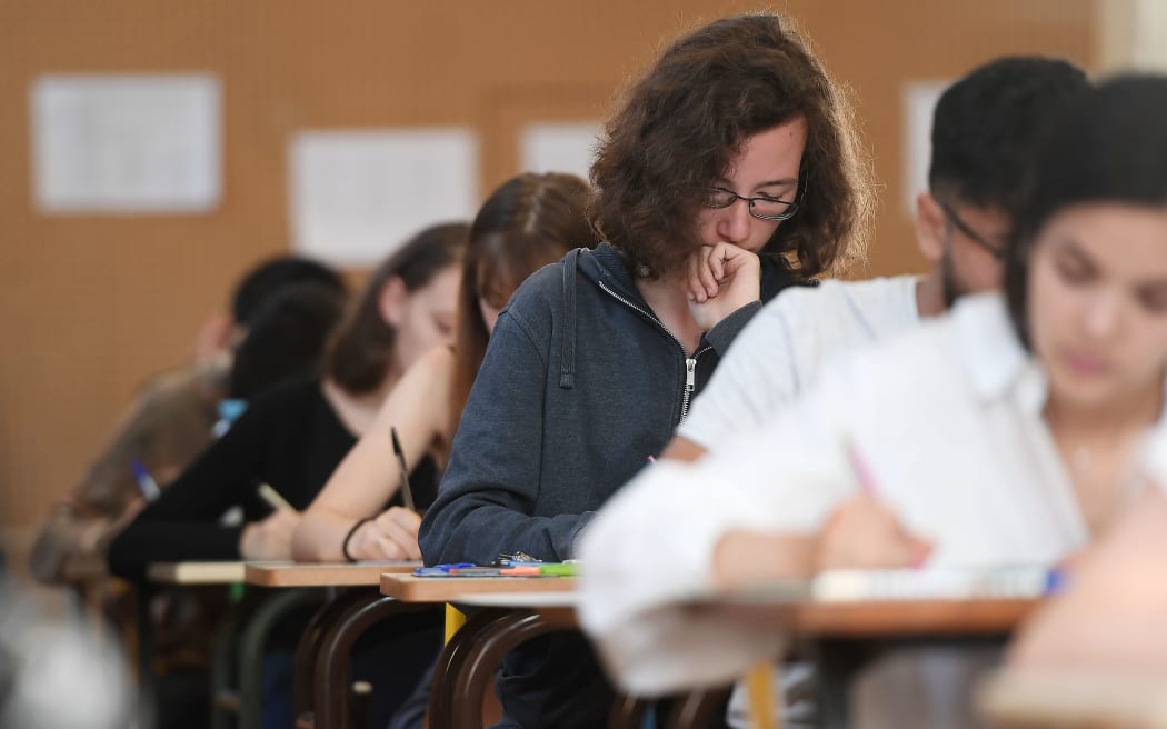 High school students work on a 4 hours philosophy dissertation, that kicks off the French general baccalaureat exam for getting into university, on June 18, 2018 at the lycee Pasteur in Strasbourg, eastern France. / AFP PHOTO / FREDERICK FLORIN