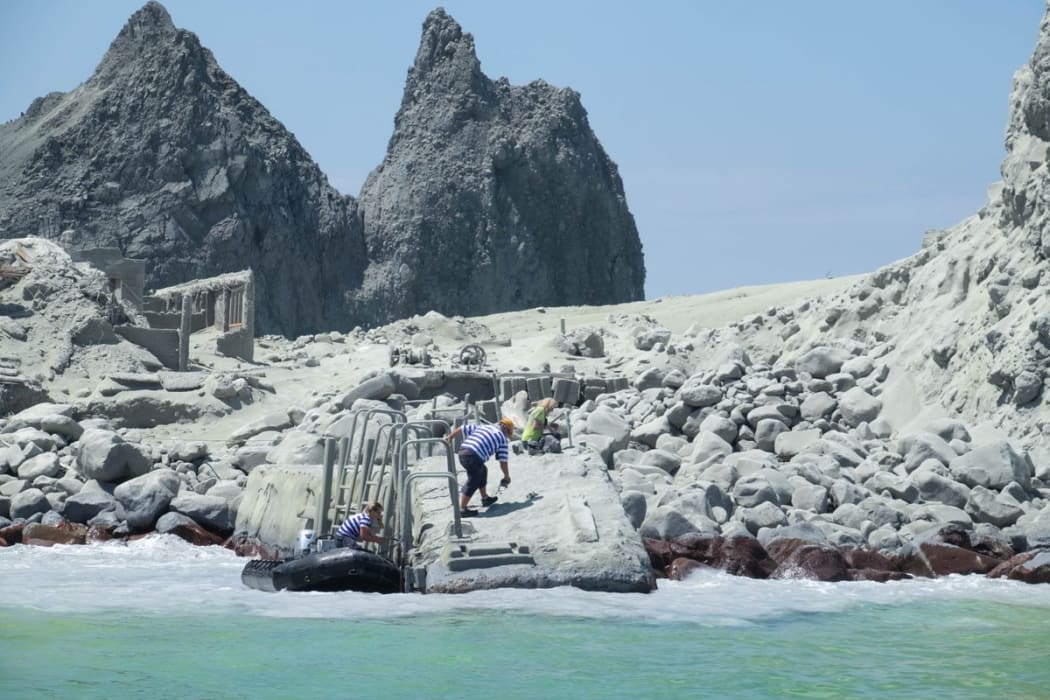 The White Island Tour operators rescue people from the island, just after the eruption.