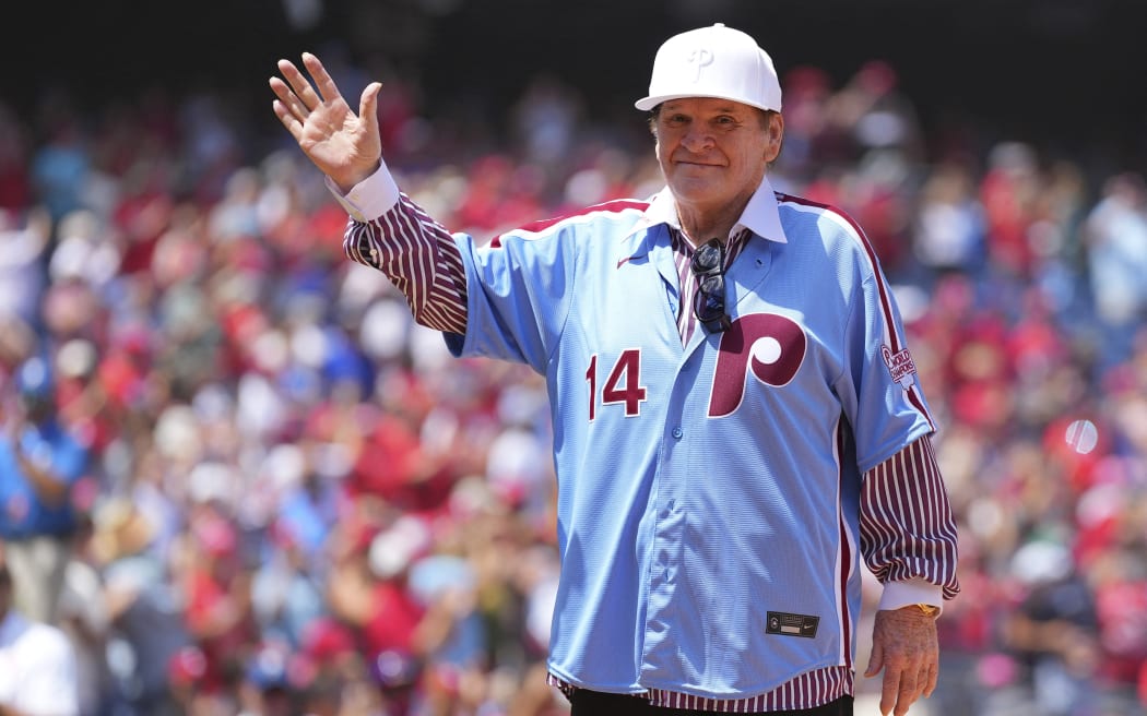 Former Philadelphia Phillies player Pete Rose acknowledges the crowd in 2022.