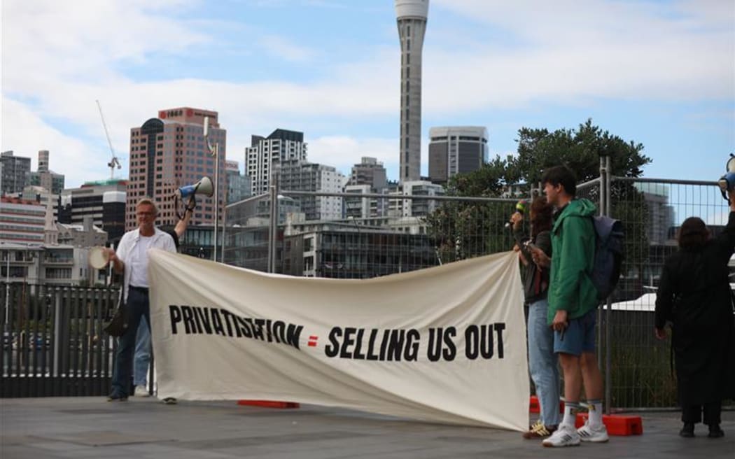 Protesters outside government's Investors Summit in Auckland