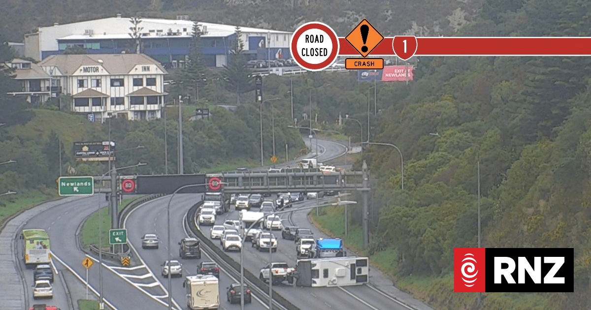 Caravan flips, closing State Highway 1 in Wellington