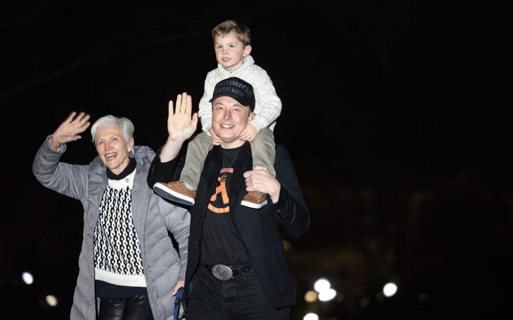 Tesla and SpaceX CEO Elon Musk waives on the South Lawn holding his son, and alongside his mother, Maye Musk, after stepping off Marine One upon arrival to the White House in Washington, DC, on March 2, 2025. (Photo by Tierney L CROSS / AFP)