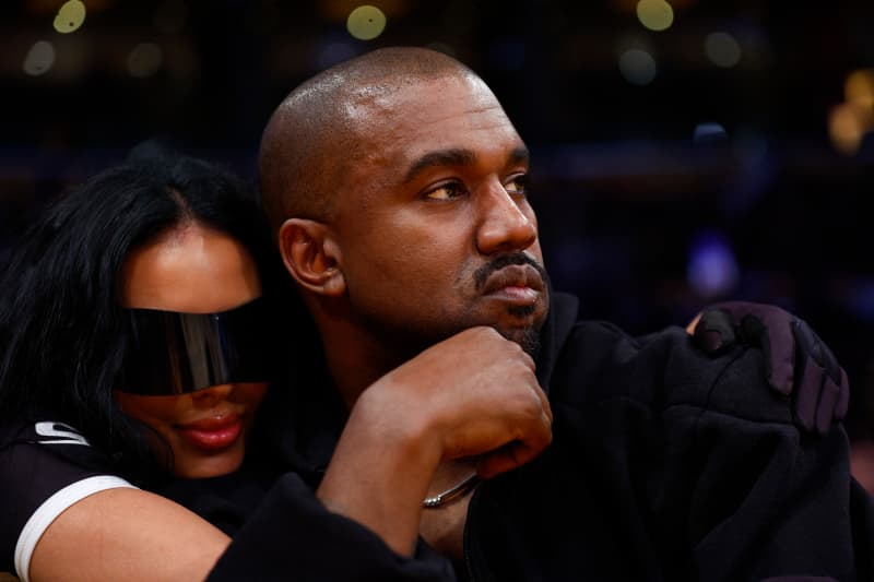 LOS ANGELES, CALIFORNIA - MARCH 11: Rapper Kanye West and girlfriend Chaney Jones attend a game between the Washington Wizards and the Los Angeles Lakers in the fourth quarter at Crypto.com Arena on March 11, 2022 in Los Angeles, California. NOTE TO USER: User expressly acknowledges and agrees that, by downloading and/or using this Photograph, user is consenting to the terms and conditions of the Getty Images License Agreement.   Ronald Martinez/Getty Images/AFP (Photo by RONALD MARTINEZ / GETTY IMAGES NORTH AMERICA / Getty Images via AFP)