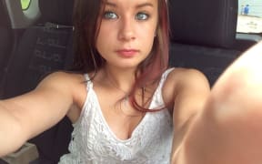 teenage girl selfie