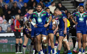 Warriors captain Tohu Harris and his team-mates commiserate after conceding a try to the Melbourne Storm.